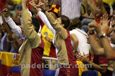 Las Espa&ntilde;olas ganan el segundo punto de la final (foto: Padelcenter.com)