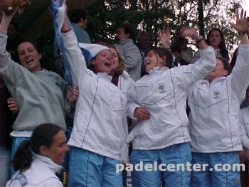 Argentina llev&oacute; a su barra brava