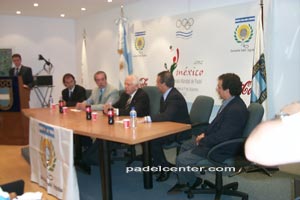La APA anuncia la formaci&oacute;n oficial de las selecciones argentinas (8/11/2002) foto: padelcenter.com