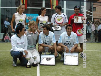 Los finalistas de ambas competencias (foto: Padel C&oacute;rdoba)