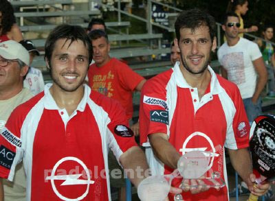Los campeones Belasteguin y D&iacute;az, con merecida sonrisa (foto: PPT)