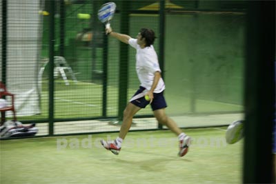 La solvencia del Fierro Derito, en el partido de primer ronda contra los locales Muñoz-Santana (foto: Padelcenter.com)
