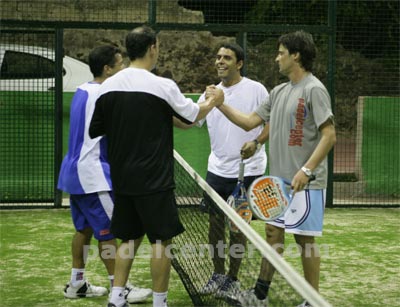 Comienza el campeonato, en el primer partido del Bono/Diez resuelven sin problemas y derrotan a Fernández/Mazzuchi (a pesar de la remera de Mazzuchi) (foto: Padelcenter.com)