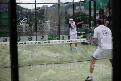 Volea Roby ante Nerone (foto: Padelcenter.com)