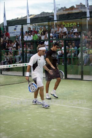 Pablo y Roby, m&aacute;s concentrados en la semifinal que en el partido de cuartos (foto: Padelcenter.com)