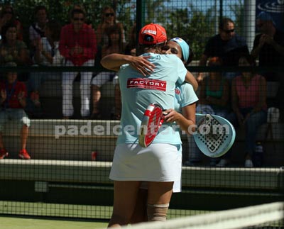 El abrazo de las campeonas
