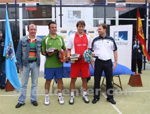 Los campeones festejan (foto: Federaci&oacute;n Melillense)