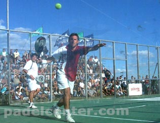 Grabiel en el Master argentino 2003, con Gutierrez de compa�ero (archivo Padelcenter.com)